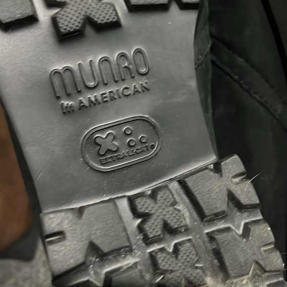 Munro Kinston Envelope Bootie Ankle Boot Black Nubuck Elastic Top size 8W - Picture 8 of 11